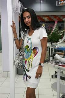 Suchitra Pillai in Jeetendra launches 5 a sec french laundry