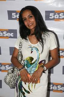 Suchitra Pillai in Jeetendra launches 5 a sec french laundry