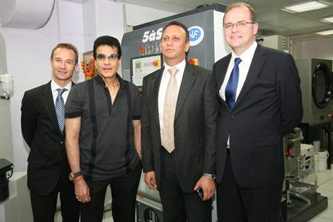 Jeetendra launches 5 a sec french laundry