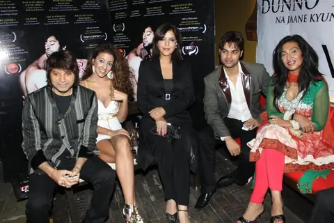 Cast at Success party of Dunno Y... Winning Viewers Choice Award