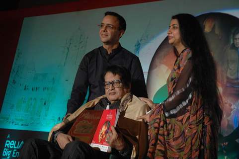 Manoj Kumar and Vidhu Vinod Chopra at Mami Closing ceremony at Chandan Cinema