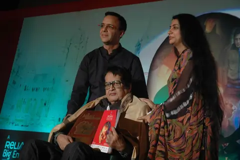 Manoj Kumar and Vidhu Vinod Chopra at Mami Closing ceremony at Chandan Cinema