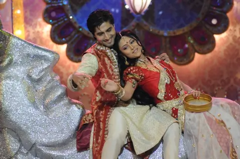 Harshad Chopra & Anupriya Kapoor in the Karvachaut special act for Diwali Dilon ki on Star Plus