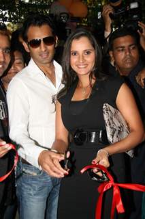 Sania Mirza and Shoaib Malik at Manzoor Khan make-up lounge launch at Malad