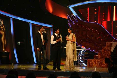 Sania Mirza and Shoaib Malik with Shahrukh Khan at Sahara Sports Awards 2010