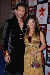 Nandish Sandhu & Rashmi Desai at the Star Plus ITA awards Red carpet