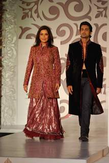 Zeenat Aman with Model Walk for fashion designer Riyaz Ganji at Aamby Valley Indian Bridal Week day 4