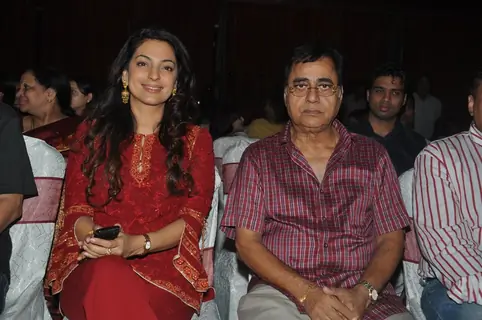 Juhi Chawla and Jagjit Singh at Music release of 'Shahrukh Bola Khoobsurat Hai Tu'