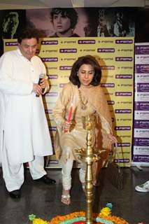 Rishi Kapoor and Neetu Singh celebrate Diwali with kids at Fame Cinemas