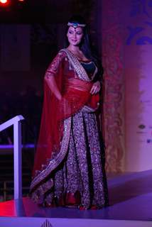 Geeta Basra Walks for fashion designer Sonia Mehra at Aamby Valley Indian Bridal Week day 5