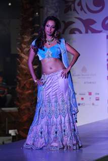 Kashmira Shah Walks for designer Jaya Misra at Aamby Valley Indian Bridal Week day 5