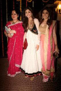 Shilpa Shetty and Shamita Shetty with her mother graces Ekta Kapoor's Diwali bash