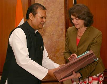 Subodh Kant Sahai Minister for Food Processing Industries and Ilse Aigner  Federal Minister Germany for, Food, Agriculture and Consumer Protection after the signing of joint statement in New Delhi on Monday 15 Nov 2010