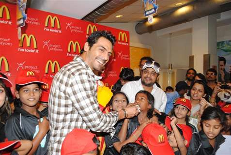 Arjun Rampal & Sajid celebrate Children’s Day with underprivileged kids at McDonalds at Fun Republic in Andheri, Mumbai