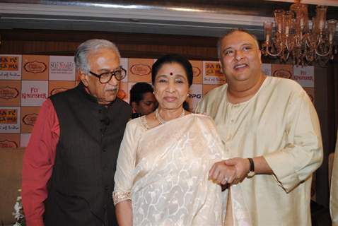 Asha Bhosle Unveils Naina Lagai Ke Music Album