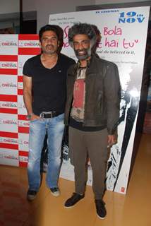 Sunil Shetty and Makrand Deshpande at Shahrukh Bola Khoobsurat Hai Tu film premiere at Cinemax