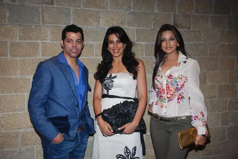 Pooja Bedi and Sonali Bendre at Baqar's spinnathon, NCPA