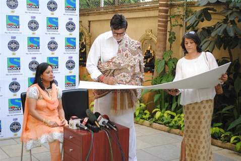 Amitabh Bachchan with Kaun Banega Crorepati's grand winner Rahat Taslim