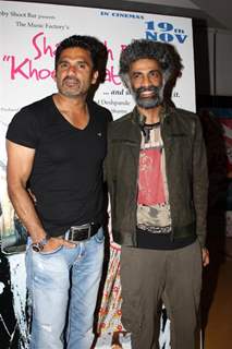 Sunil Shetty and Makrand Deshpande at Shahrukh Bola Khoobsurat Hai Tu film premiere at Cinemax