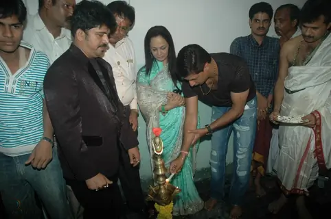 Madhur Bhandarkar and Smita Thakeray at inaugration of Shiva's Salon Academy
