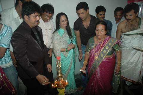 Madhur Bhandarkar and Smita Thakeray at inaugration of Shiva's Salon Academy