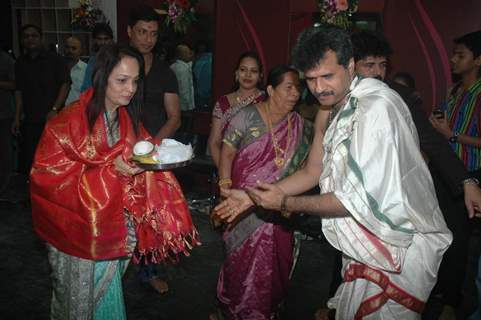 Madhur Bhandarkar and Smita Thakeray at inaugration of Shiva's Salon Academy
