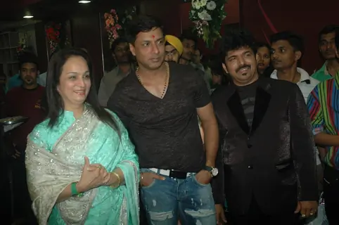 Madhur Bhandarkar and Smita Thakeray at inaugration of Shiva's Salon Academy