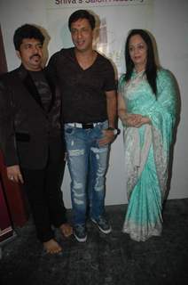 Madhur Bhandarkar and Smita Thakeray at inaugration of Shiva's Salon Academy