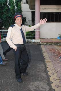 Dharmendra on the sets of their film Yamla Pagla Deewana at Filmcity, Mumba