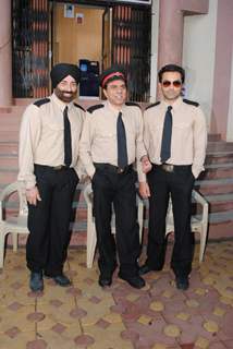 Dharmendra, Sunny Deol and Bobby Deol on the sets of their film Yamla Pagla Deewana at Filmcity, Mumba