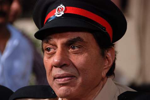 Dharmendra at Yamla Pagla Deewana film on location at Film City