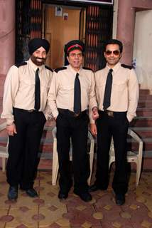 Dharmendra with Sunny and Bobby Deol at Yamla Pagla Deewana film on location at Film City