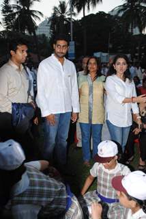 Abhishek Bachchan and Shaina NC pay tribute to 26/11 martyrs