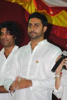 Abhishek Bachchan pay tribute to 26/11 martyrs