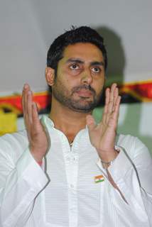 Abhishek Bachchan pay tribute to 26/11 martyrs