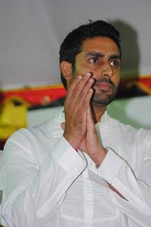 Abhishek Bachchan pay tribute to 26/11 martyrs