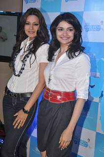 Prachi Desai and Sonali Bendra support the 'Oral - B Smile India Campaign' at Hotel Ambassador in Churchgate, Mumbai