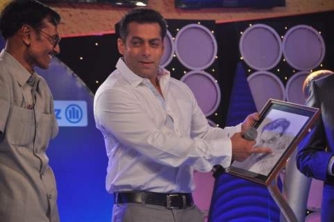 Salman Khan honoured the extraordinary achievers at IBN 7's Bajaj Allianz Super Idol Awards at Hotel TajLands End in Bandra