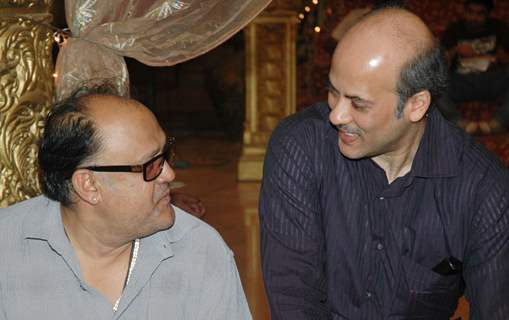 Alok Nath & Sooraj Barjatya at Rajshri Production’s “Yahan Main Ghar Ghar Kheli” celebrates the comp