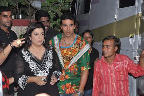 Farah Khan with Akshay Kumar at Film “TEES MAAR KHAN‘’ promotion Beach Party