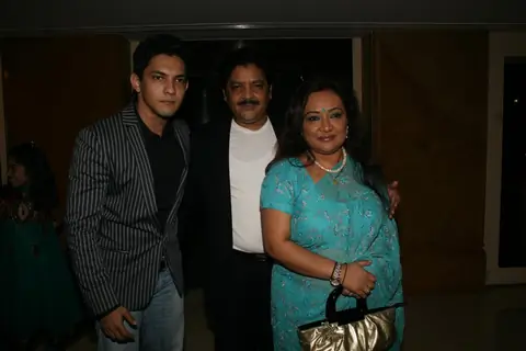 Udit Narayan with his wife and son Aditya at Sameer daughter Shanchita & Abhishek wedding at Sun and