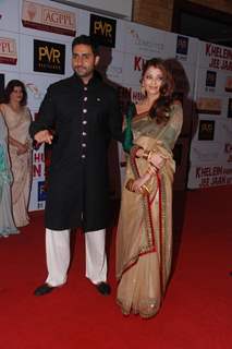 Bollywood actotrs Abhishek Bachchan  and Aishwarya Rai at the premiere of
