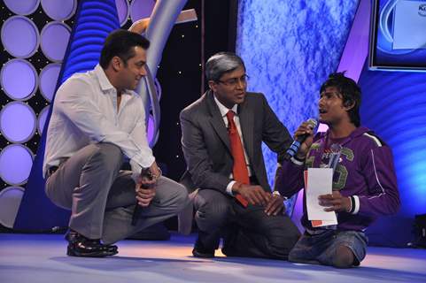 Salman Khan graces IBN 7 super idol awards at Taj Lands End in Mumbai. .