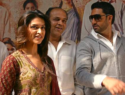 Abhishek Bachchan, Deepika Padukone and Ashutosh Gowarikar to promote their film