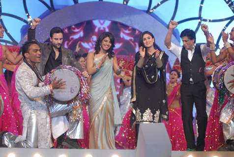 Saif, priyanka, Kareena and Shahrukh at COLORS Umang 2011. .