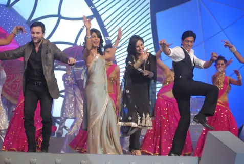 Saif, Priyanka, Kareena and Shahrukh shake a leg together at COLORS Umang 2011. .