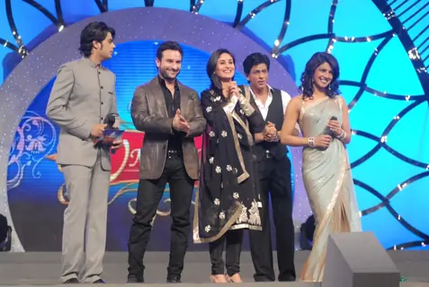 Manish Paul, Saif, Kareena, Shahrukh and Priyanak at COLORS Umang 2011. .