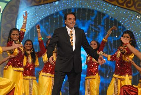 Dharmendra performance at COLORS Umang 2011. .