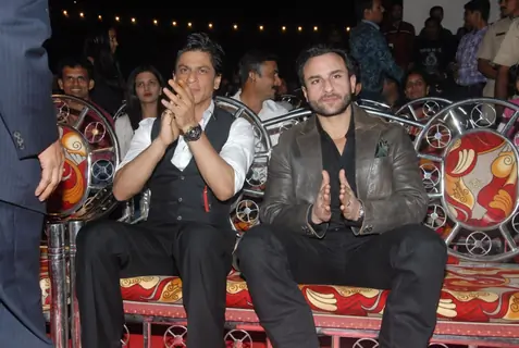 Shahrukh with Saif Ali Khan at COLORS Umang 2011. .