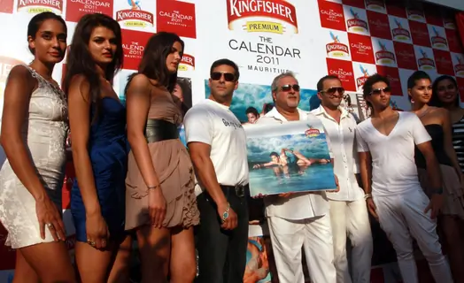Dr.Vijay Mallaya along with Salman Khan, his son Siddharth and Models  at Kingfisher Calendar Launch 2011